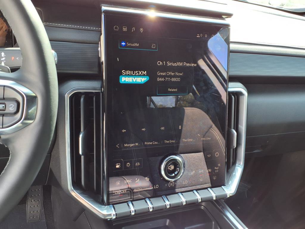 Used 2025 GMC Acadia Elevation image 5