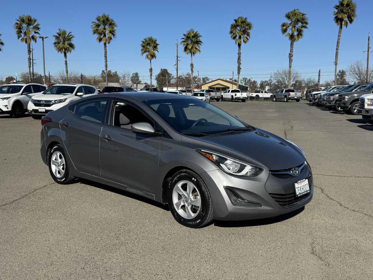 Used 2014 Hyundai Elantra SE image 2