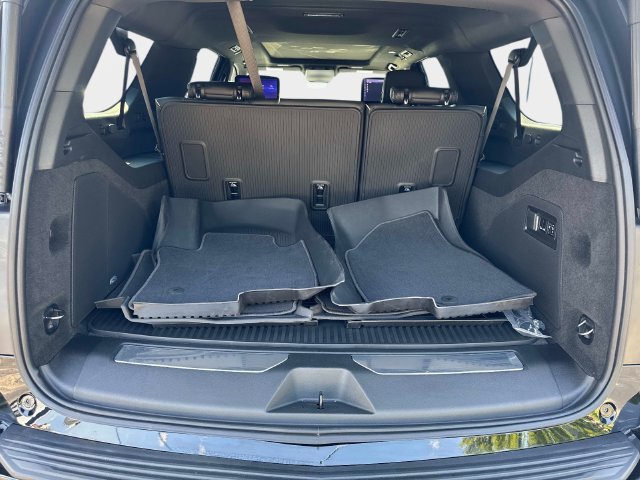 New 2026 Cadillac Escalade ESV Sport w/ LPO, Floor Liner Package AWD/4WD image 5