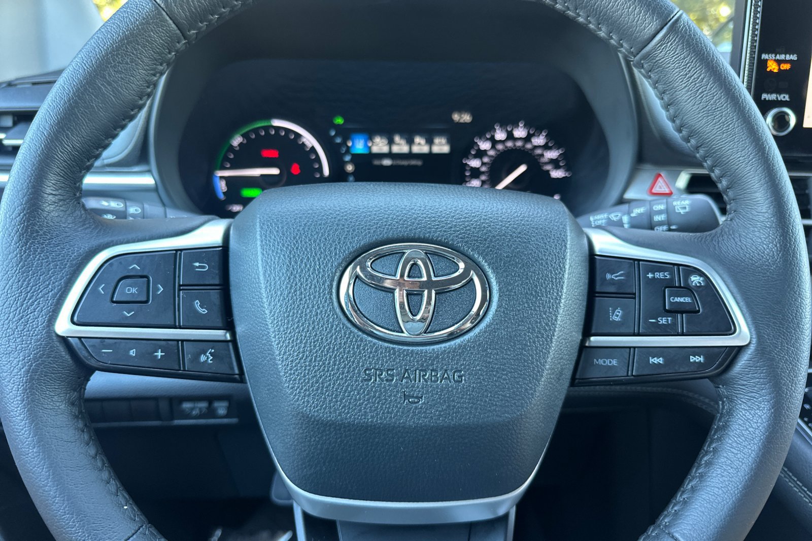 Certified 2025 Toyota Sienna XLE FWD image 26