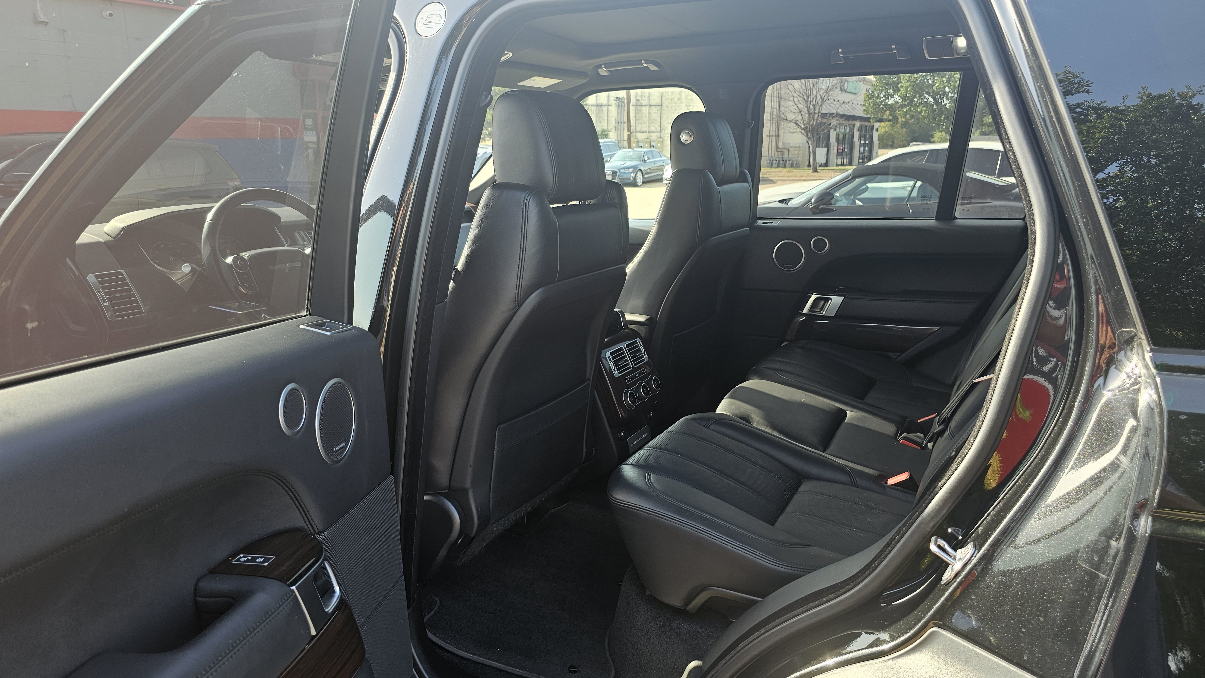 Used 2017 Land Rover Range Rover HSE AWD/4WD image 18