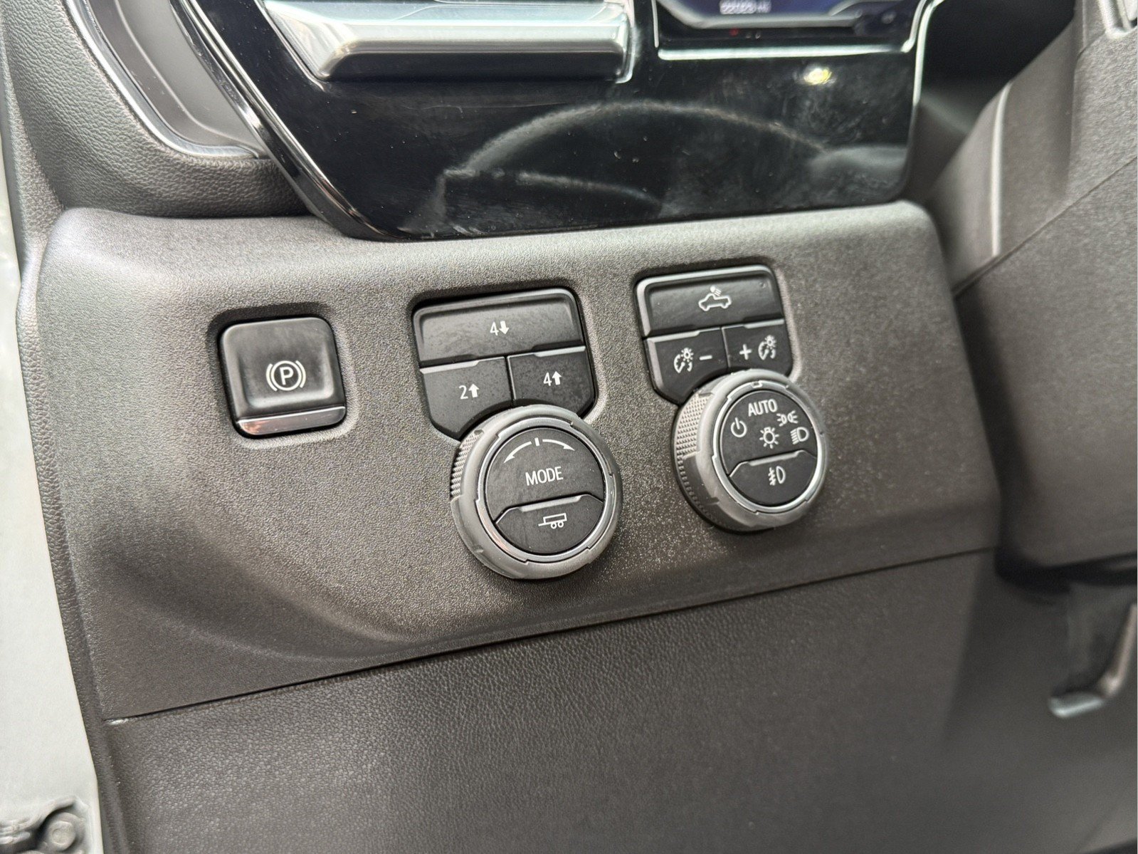 Used 2025 Chevrolet Silverado 2500 LT w/ Convenience Package AWD/4WD image 18