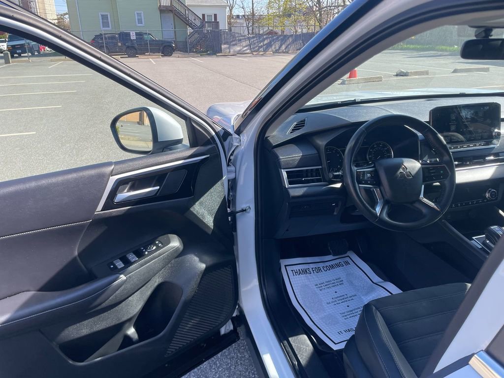 Used 2024 Mitsubishi Outlander SE AWD/4WD image 10