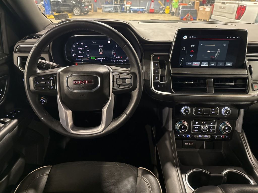 Used 2022 GMC Yukon XL SLT w/ SLT Luxury Package image 14