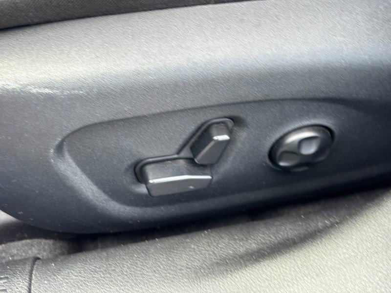 Used 2016 Chrysler 200 Limited w/ Convenience Group image 15