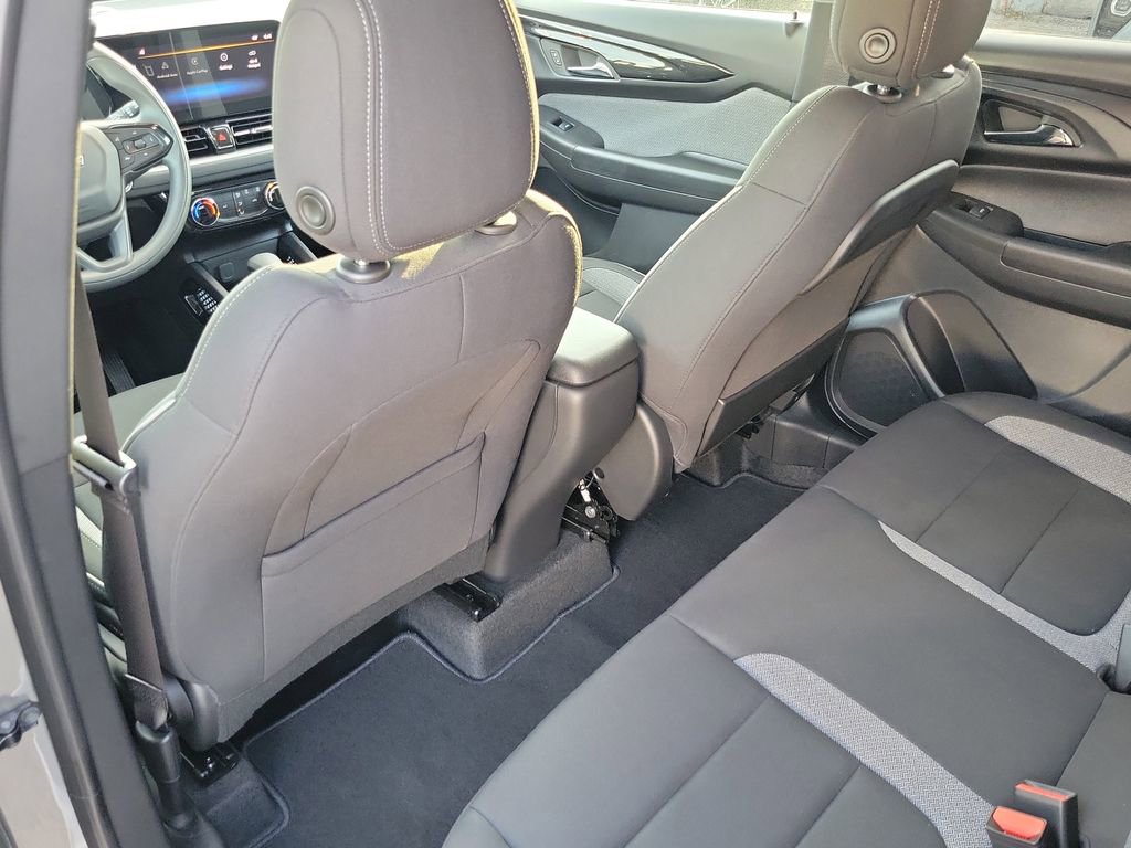 Used 2026 Chevrolet TrailBlazer LT w/ Driver Confidence Package image 9