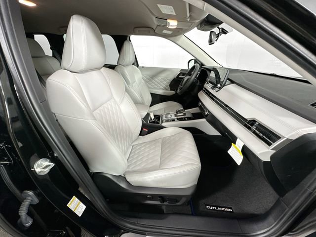 Used 2023 Mitsubishi Outlander SEL AWD/4WD image 29