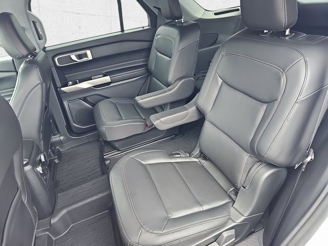 Used 2022 Ford Explorer XLT w/ Equipment Group 202A image 16