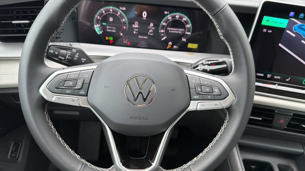 New 2026 Volkswagen Tiguan SE FWD image 11