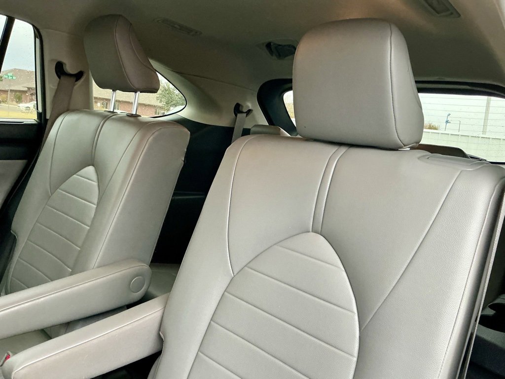 Used 2020 Toyota Highlander XLE image 29