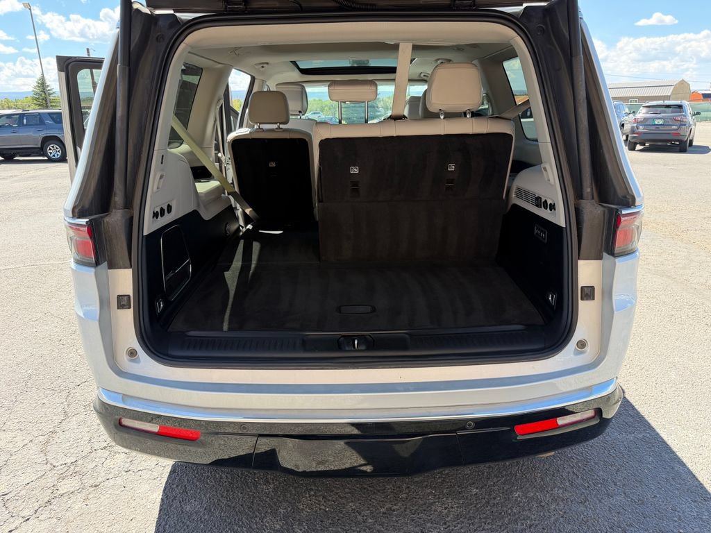 Used 2022 Jeep Wagoneer Series III w/ Premium Group I AWD/4WD image 13