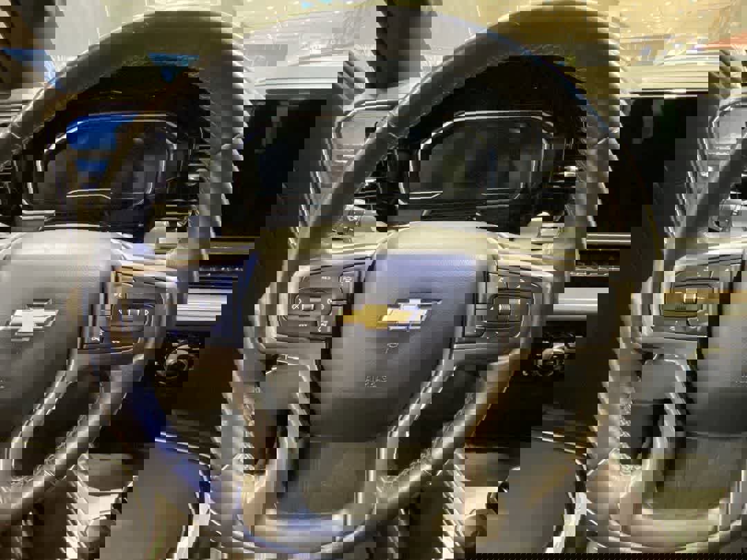 Used 2022 Chevrolet Silverado 1500 High Country w/ Technology Package image 17