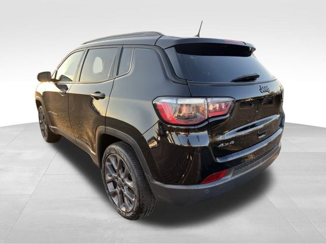 Used 2021 Jeep Compass Latitude w/ Sun and Sound Group AWD/4WD image 3