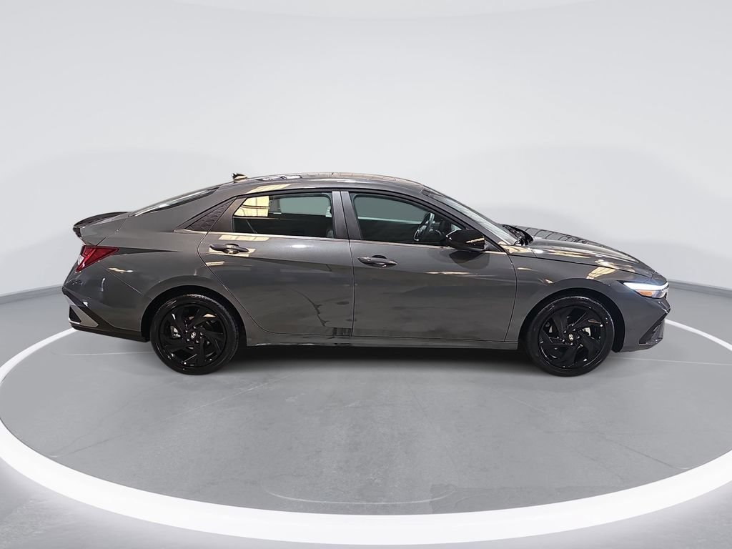 New 2026 Hyundai Elantra SEL Sport Premium FWD image 4