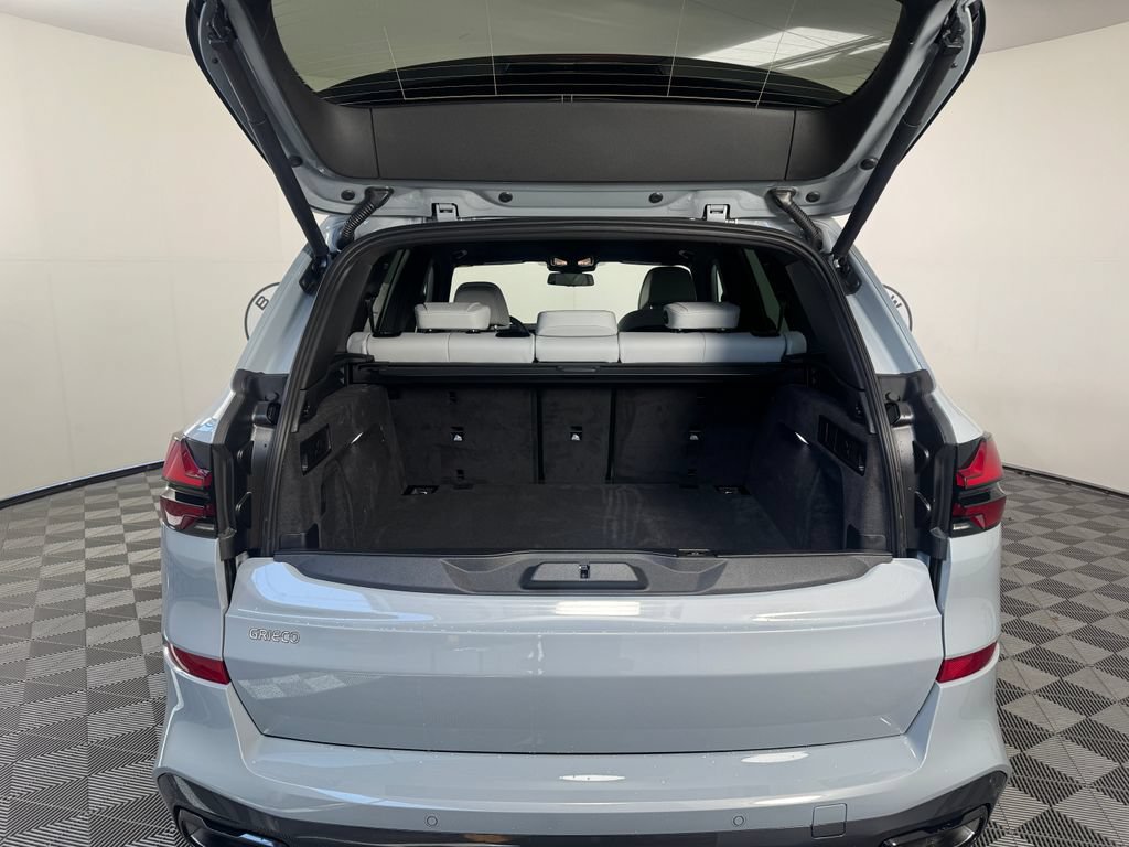 New 2026 BMW X5 xDrive40i w/ M Sport Package AWD/4WD image 19