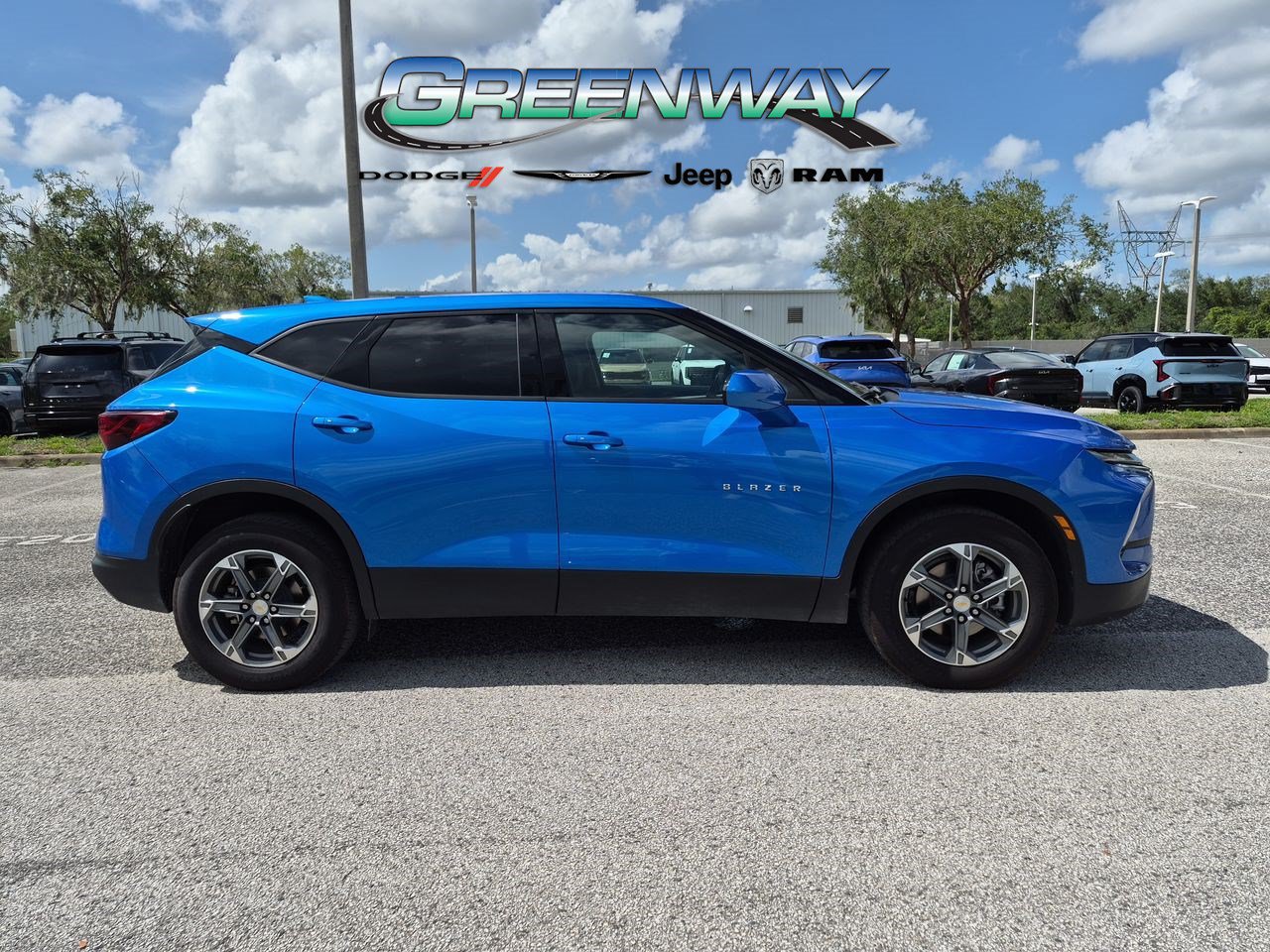 Used 2025 Chevrolet Blazer LT AWD/4WD image 2