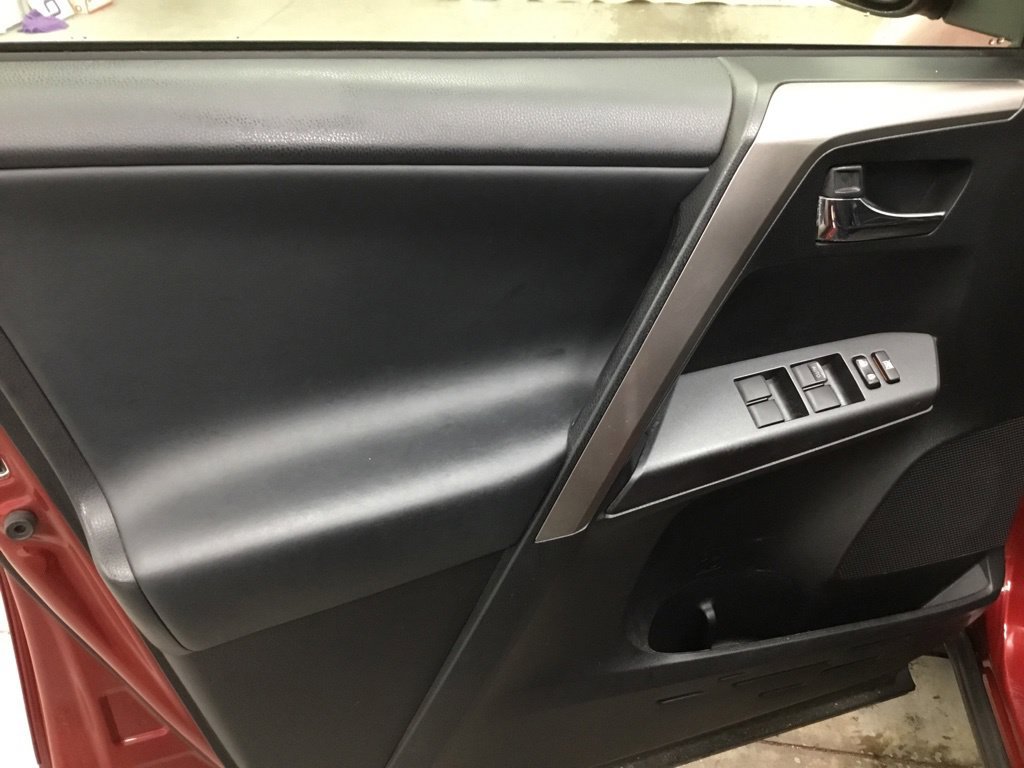 Used 2018 Toyota RAV4 XLE w/ Plus Extra Value Package AWD/4WD image 8