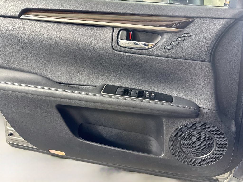 Used 2016 Lexus ES 300h FWD image 13