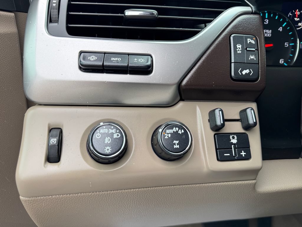 Used 2019 Chevrolet Tahoe Premier AWD/4WD image 32
