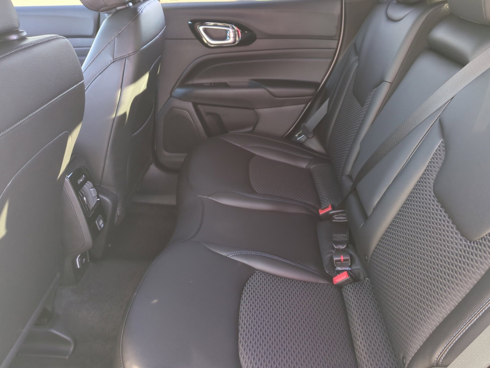 New 2026 Jeep Compass Latitude image 17