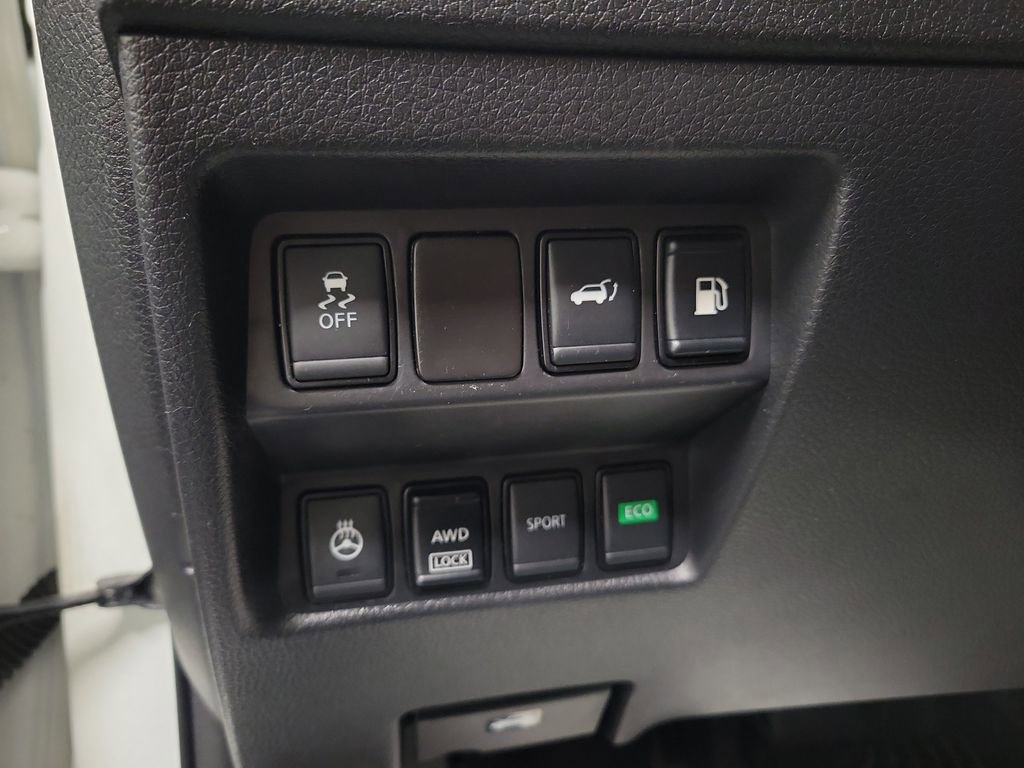 Used 2018 Nissan Rogue SV w/ Premium Package image 20