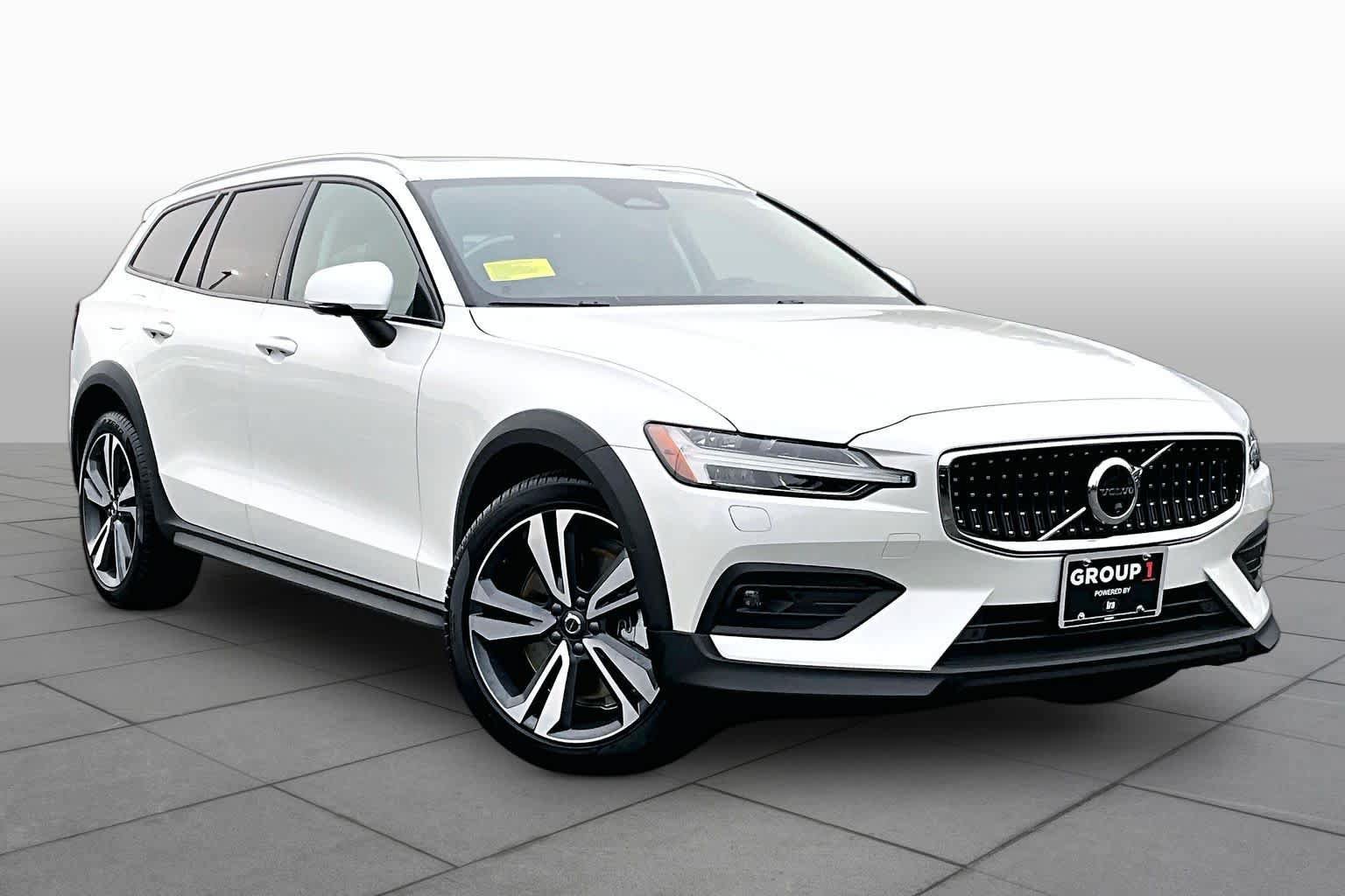 New 2026 Volvo V60 B5 Cross Country Plus w/ Climate Package AWD/4WD image 17