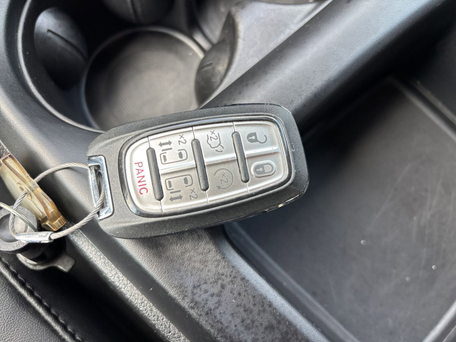 Used 2025 Chrysler Pacifica Select image 27