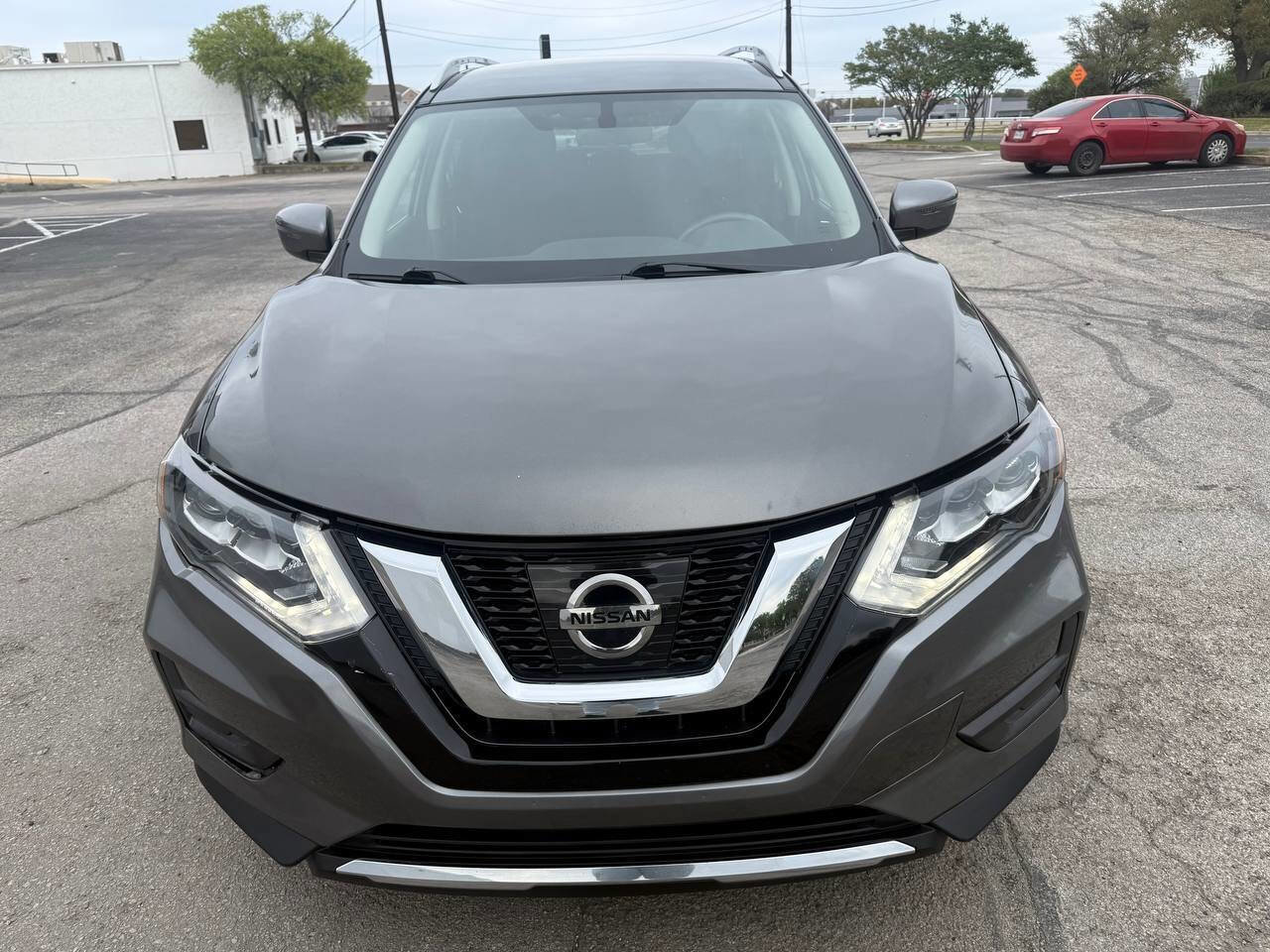 Used 2017 Nissan Rogue SV FWD image 2