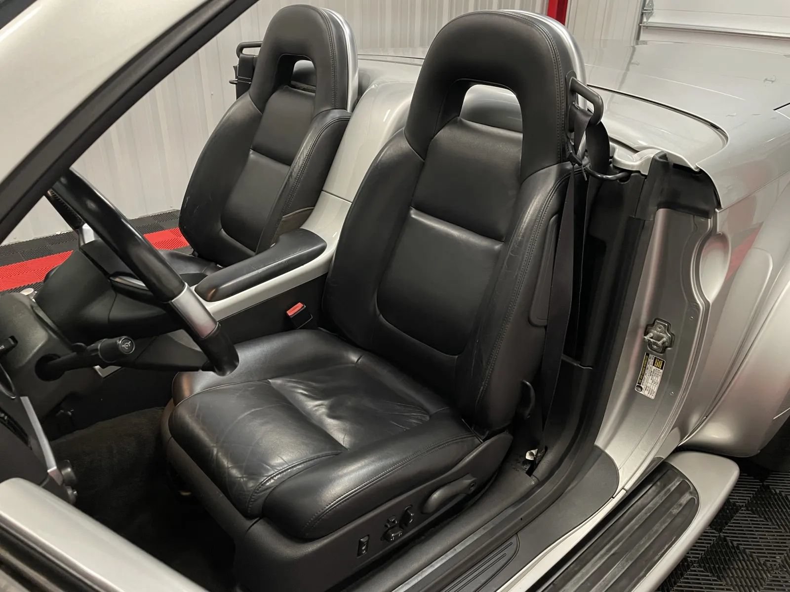 Used 2005 Chevrolet SSR w/ Preferred Equipment Group RWD image 35