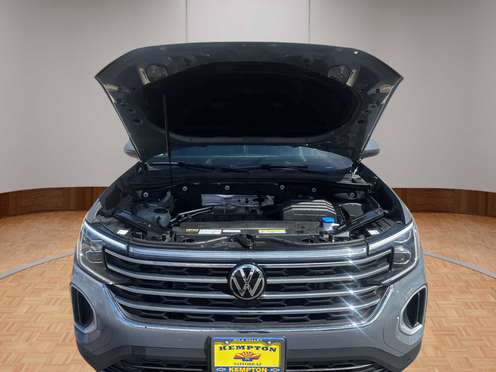 Used 2025 Volkswagen Atlas SE AWD/4WD image 17