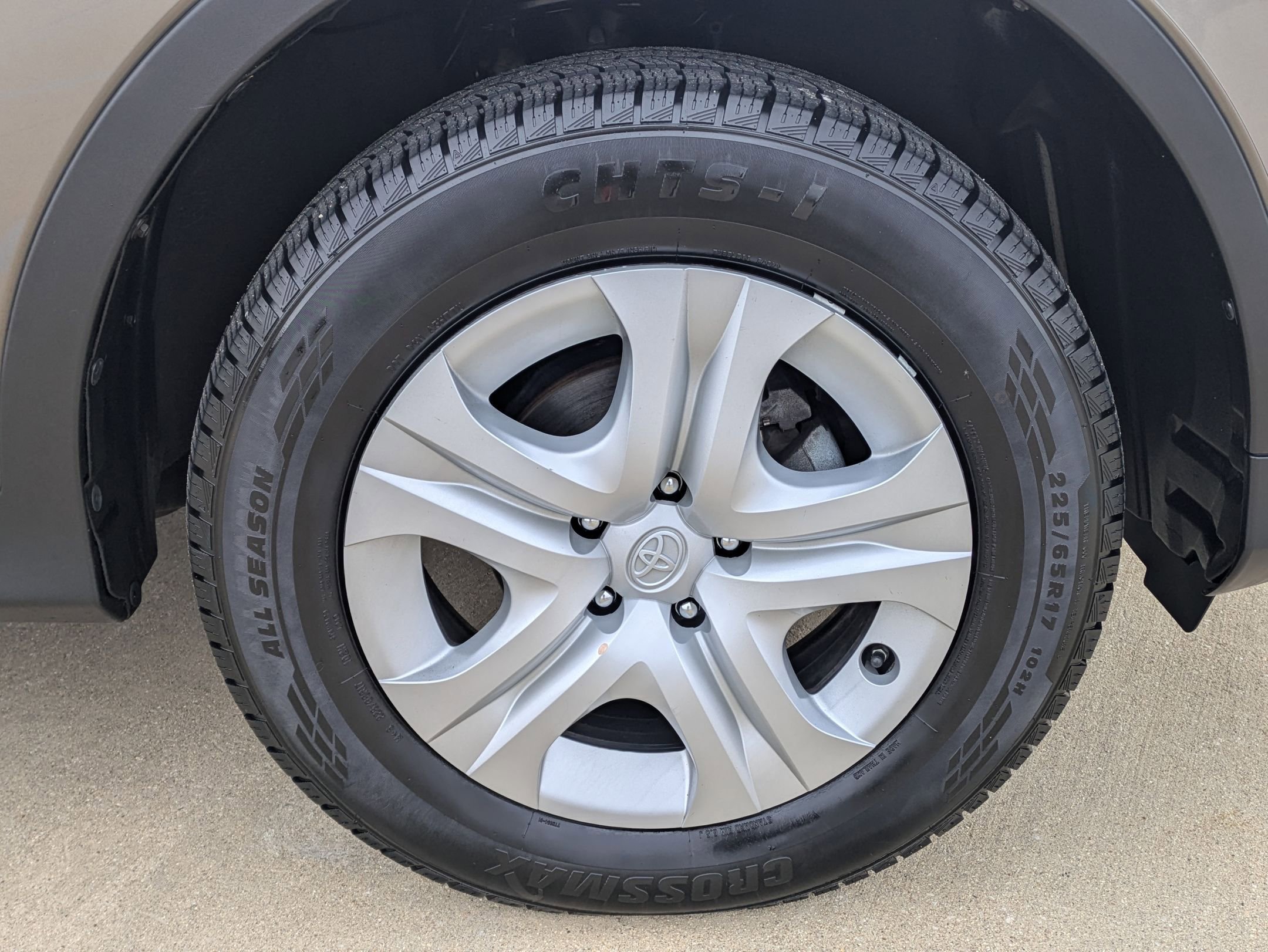 Used 2015 Toyota RAV4 LE image 29