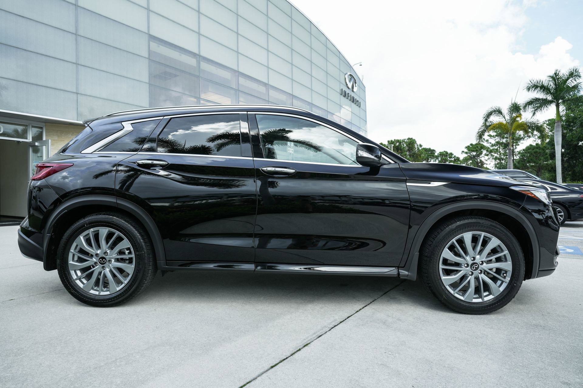 Used 2025 INFINITI QX50 Luxe image 23