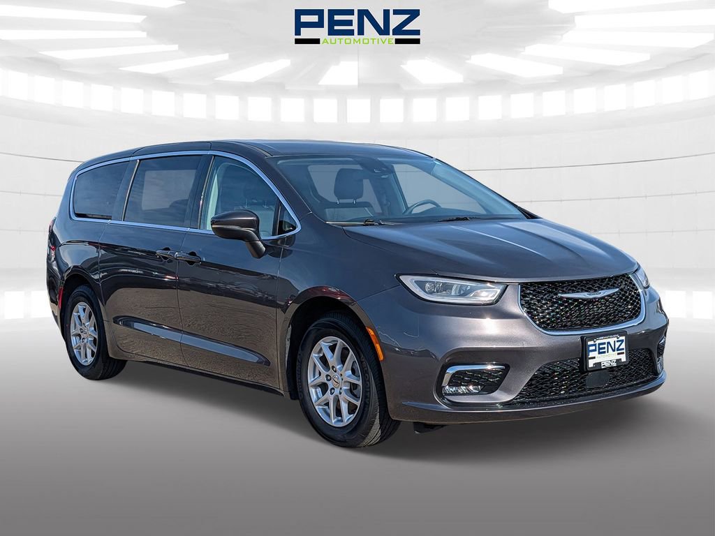 Used 2023 Chrysler Pacifica Touring-L