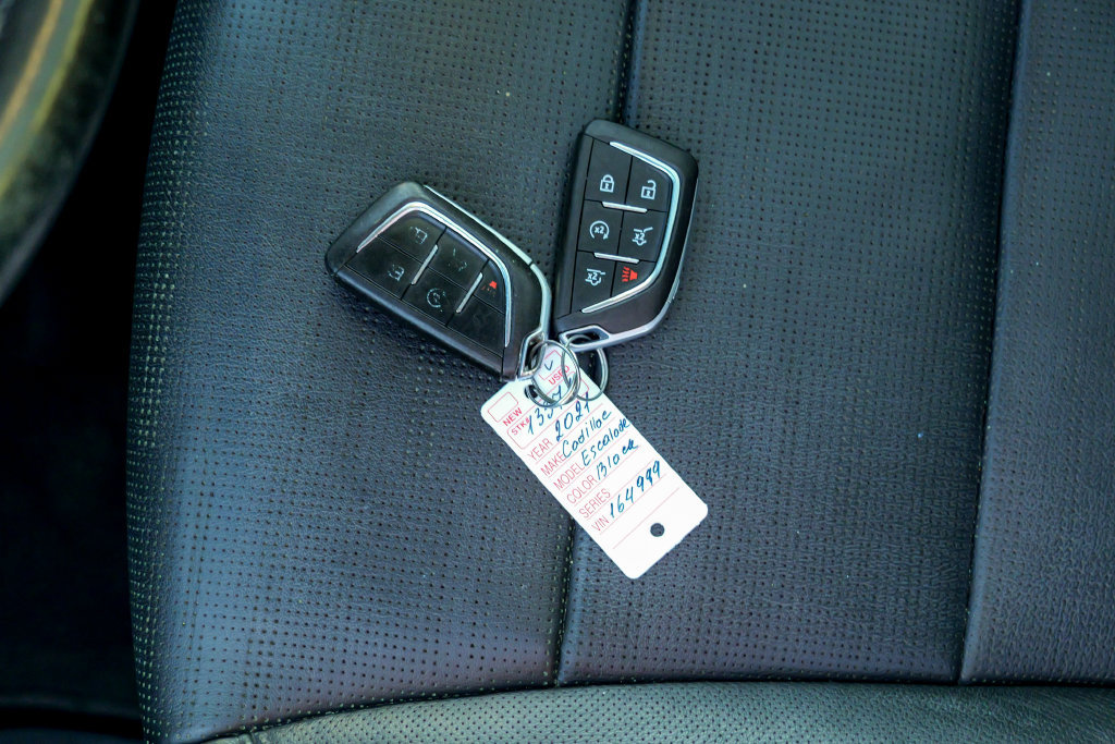 Used 2021 Cadillac Escalade ESV Premium Luxury w/ Driver Assist Tech Package AWD/4WD image 60