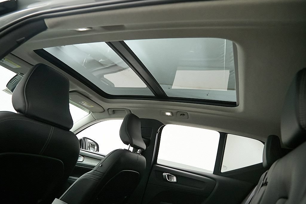 Certified 2025 Volvo XC40 B5 Ultra AWD/4WD image 24