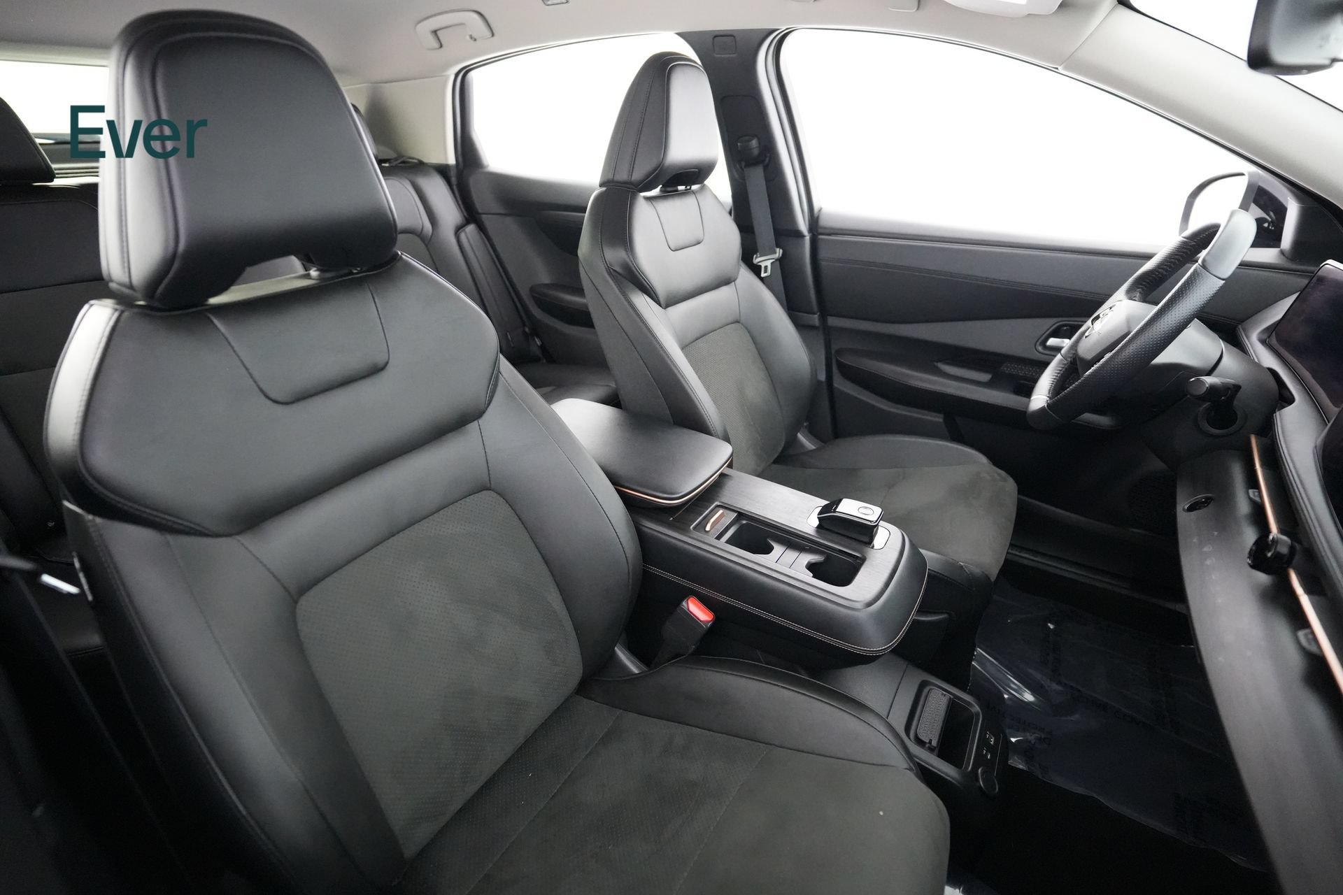 Used 2024 Nissan Ariya AWD image 23