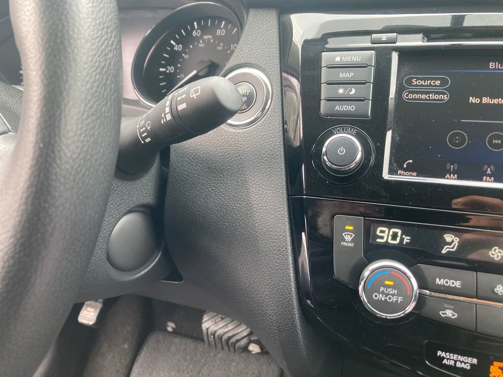 Used 2018 Nissan Rogue SV w/ Premium Package image 22