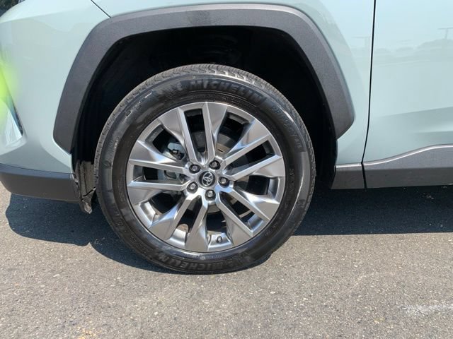 Used 2020 Toyota RAV4 XLE Premium FWD image 11