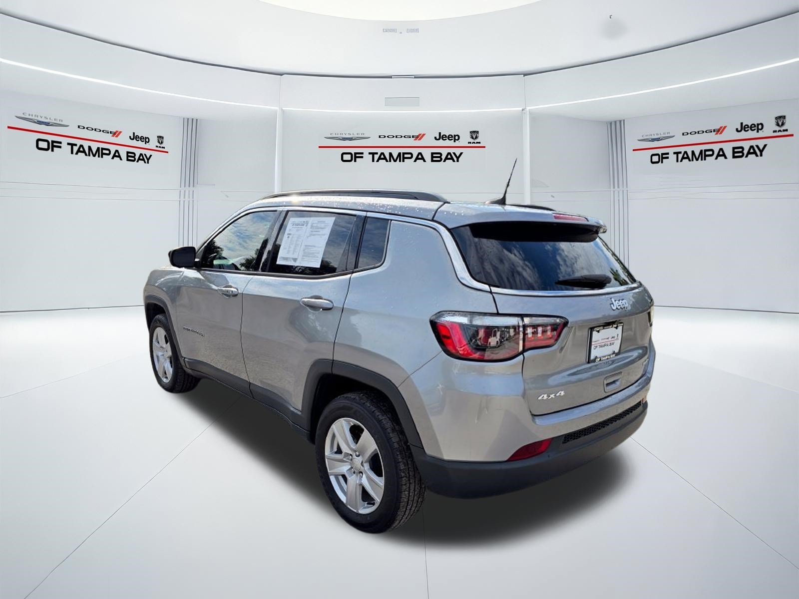 Used 2022 Jeep Compass Latitude w/ Convenience Group AWD/4WD image 4