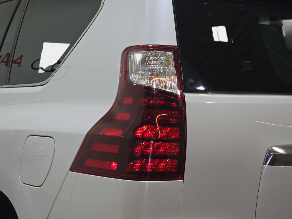 Used 2021 Lexus GX 460 Luxury w/ Sport Design Package AWD/4WD image 35