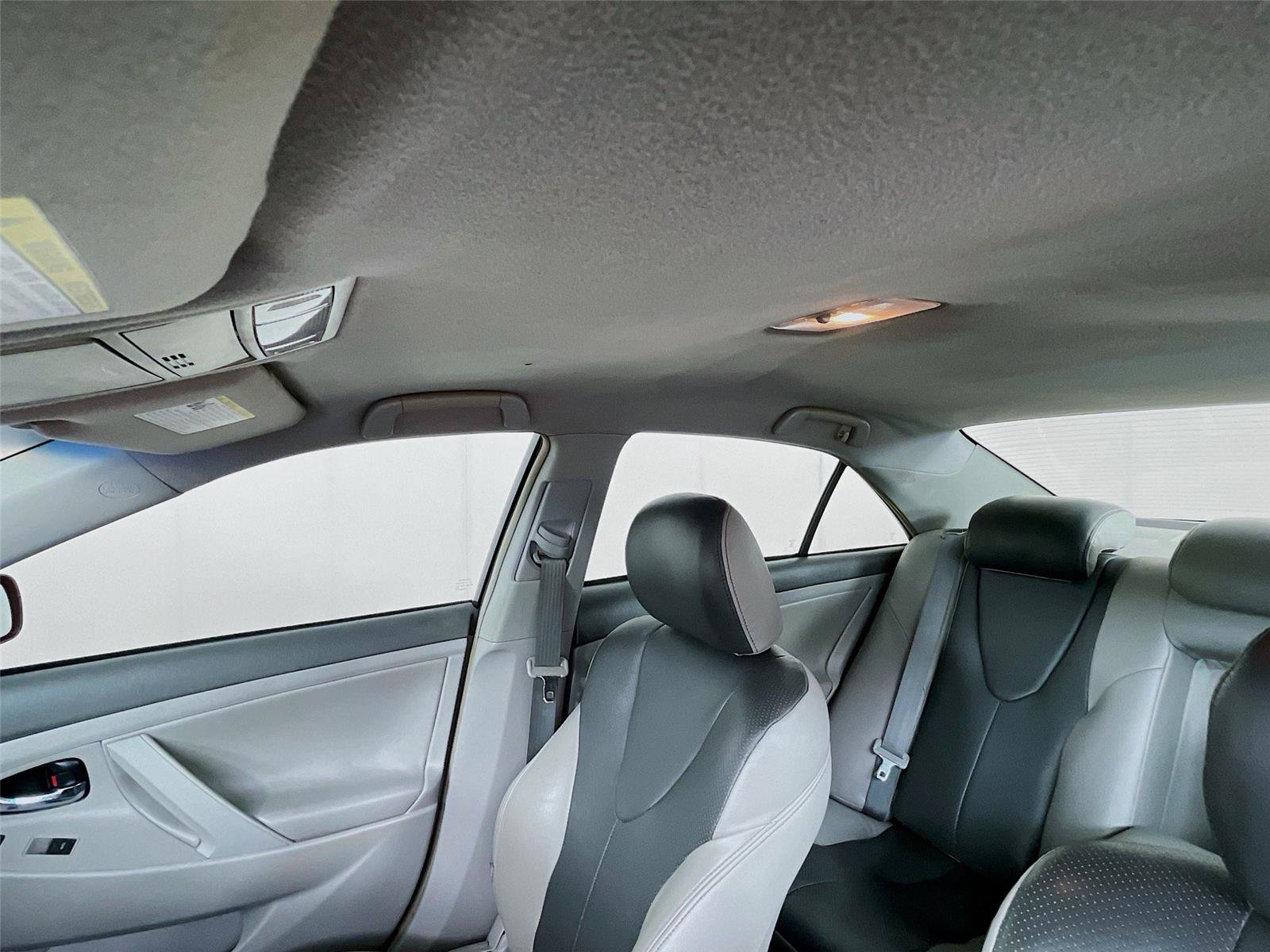 Used 2011 Toyota Camry LE FWD image 11