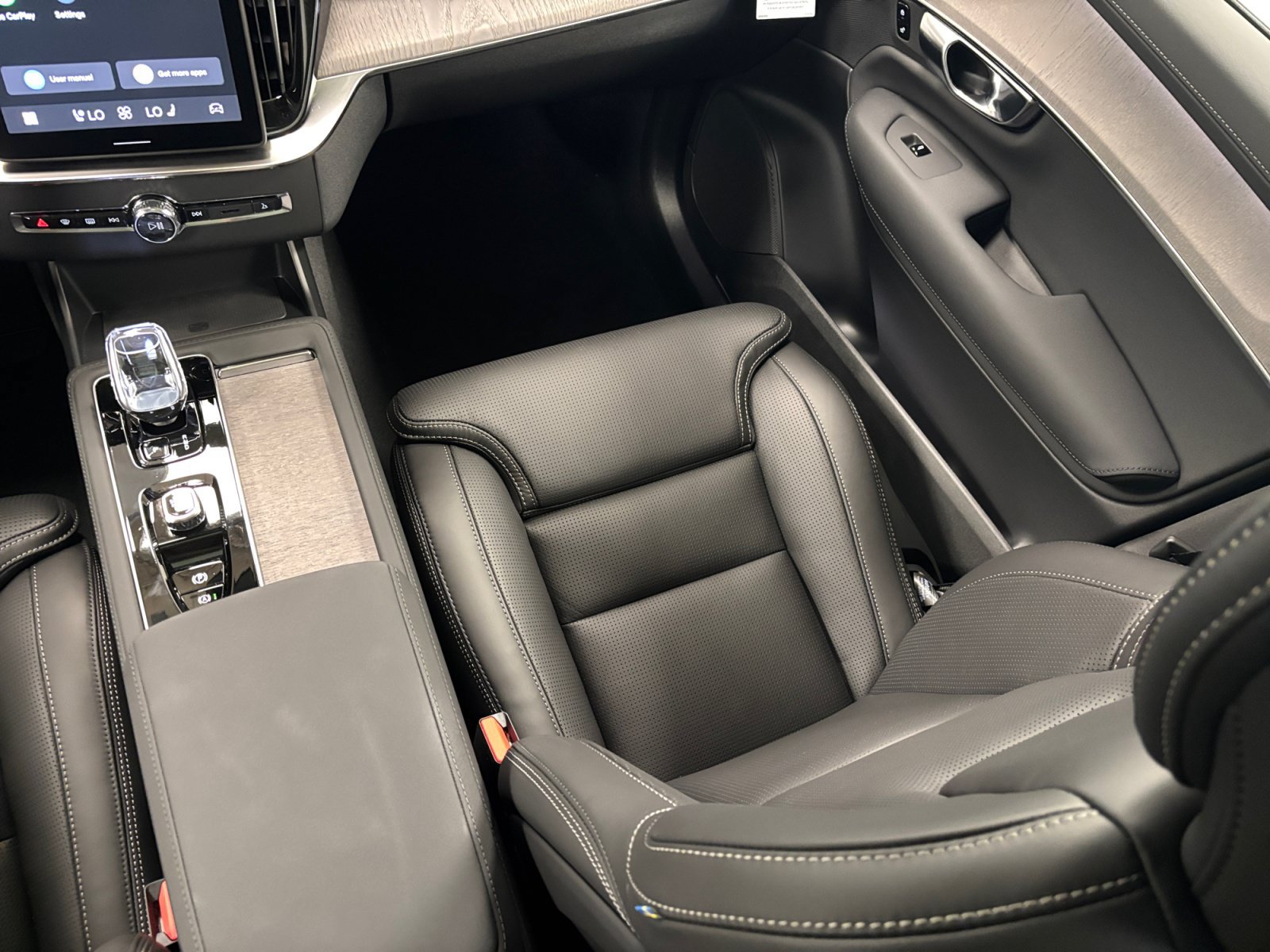 New 2026 Volvo XC90 T8 Ultra w/ Protection Package Premier AWD/4WD image 17