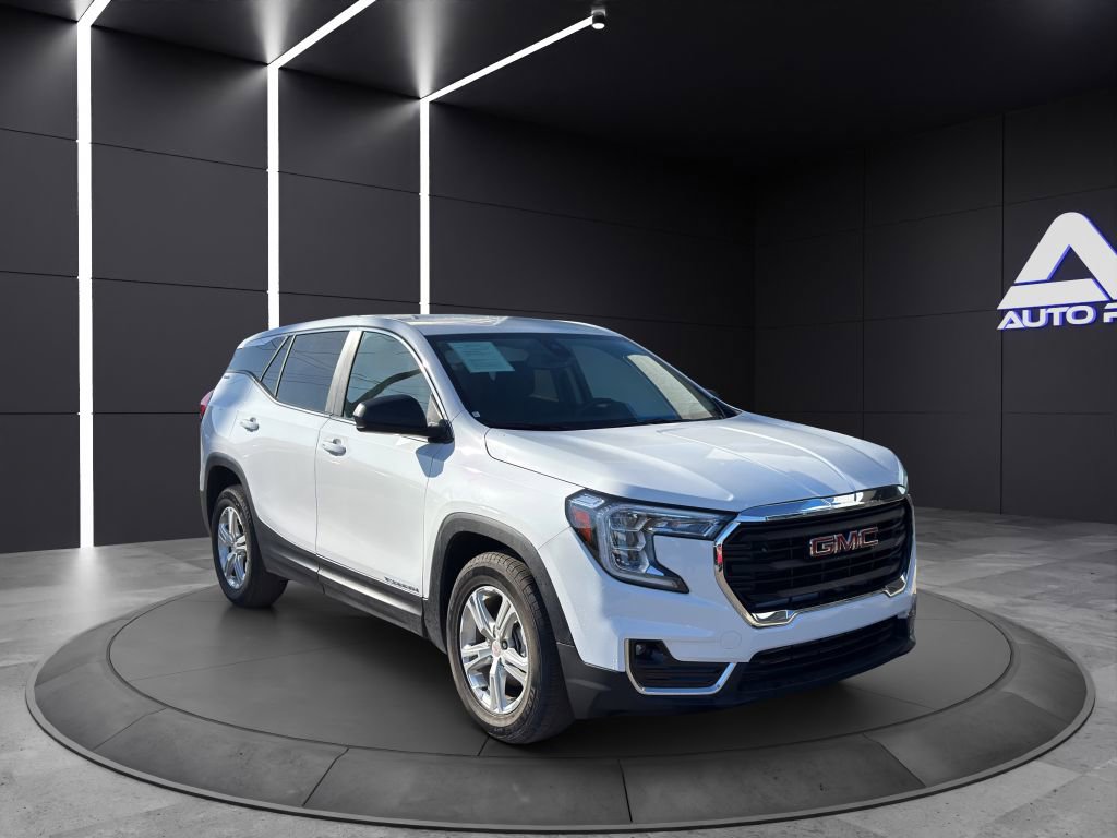 Used 2024 GMC Terrain SLE image 3