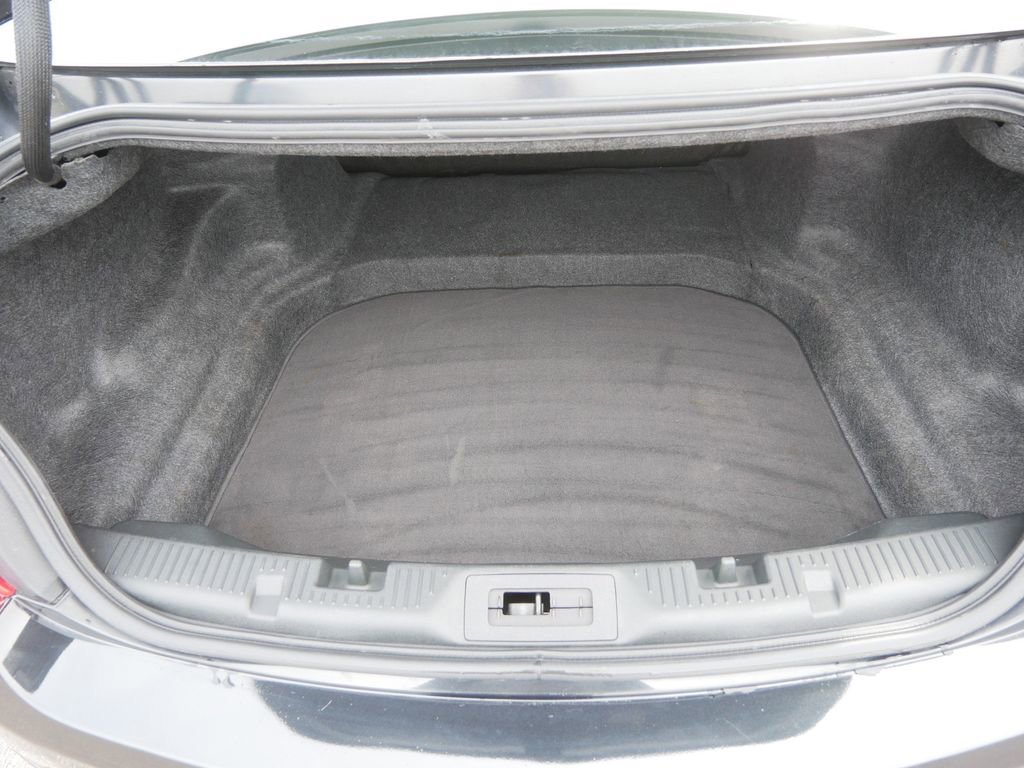 Used 2013 Lincoln MKS AWD image 8