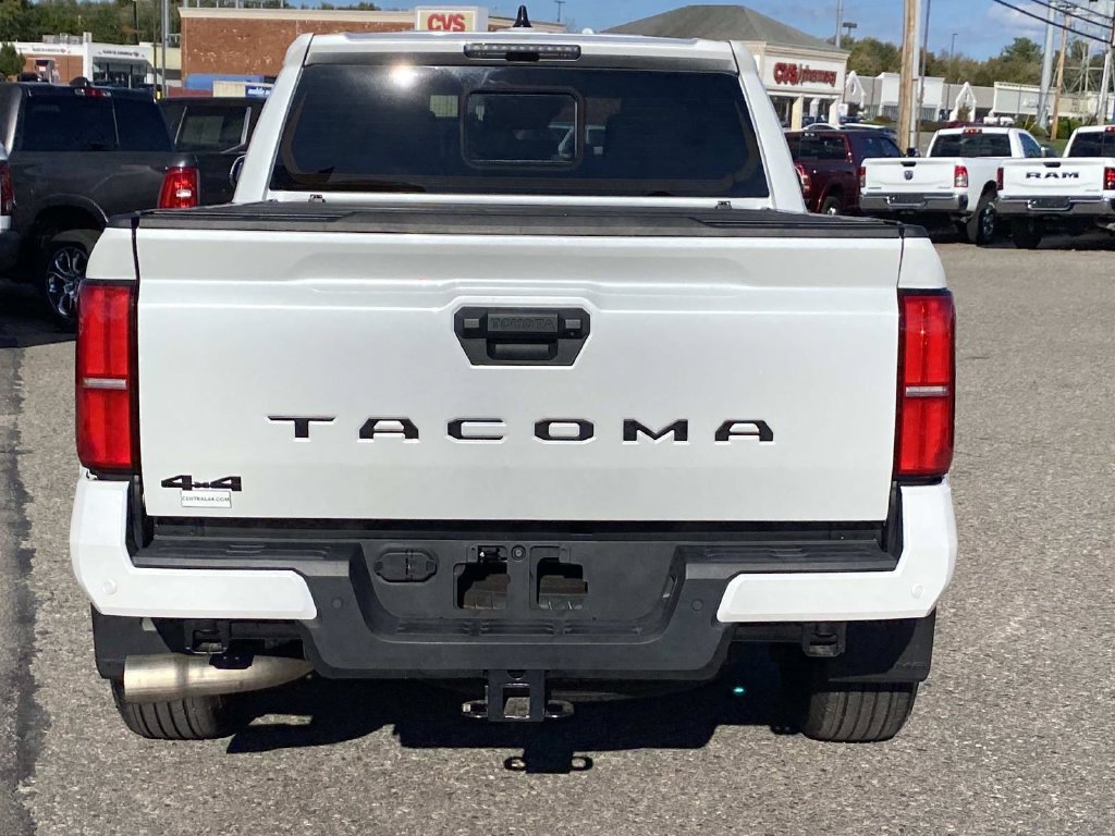 Used 2025 Toyota Tacoma TRD Sport w/ TRD Sport Upgrade Package AWD/4WD image 4