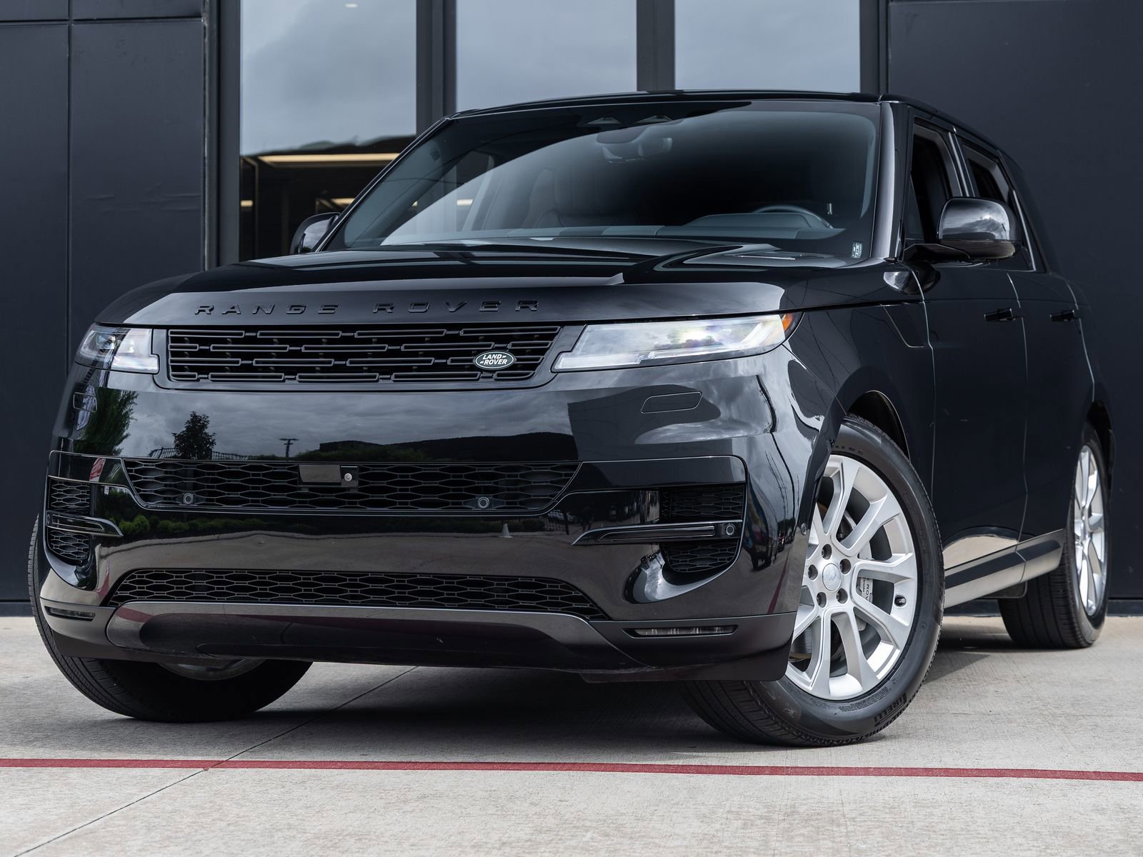 Used 2025 Land Rover Range Rover Sport SE