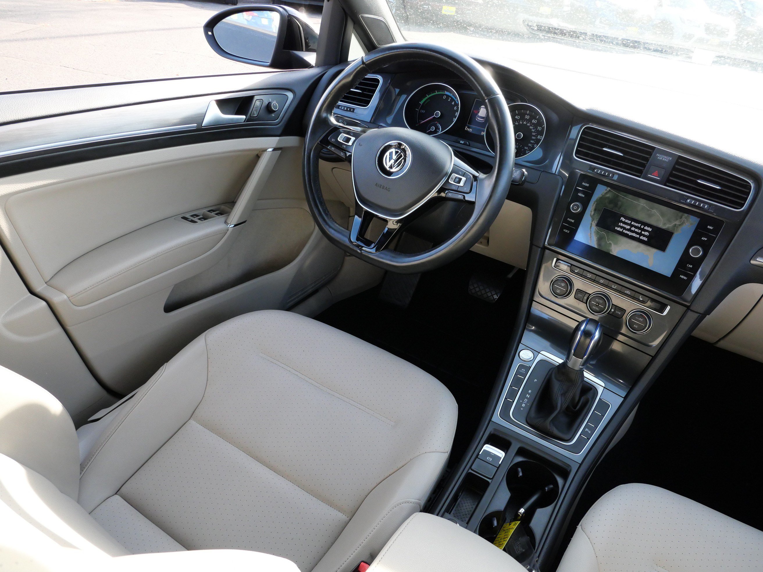 Used 2017 Volkswagen e-Golf SEL Premium FWD image 9