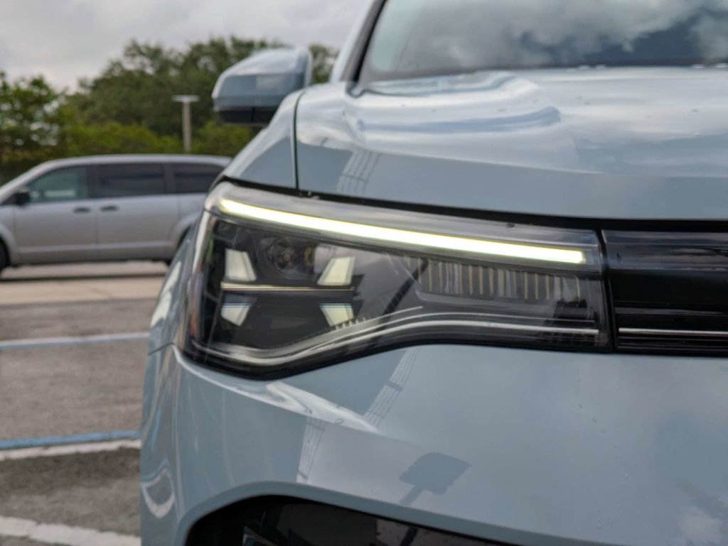 Certified 2025 Volkswagen Taos SE w/ Panoramic Sunroof Package image 10