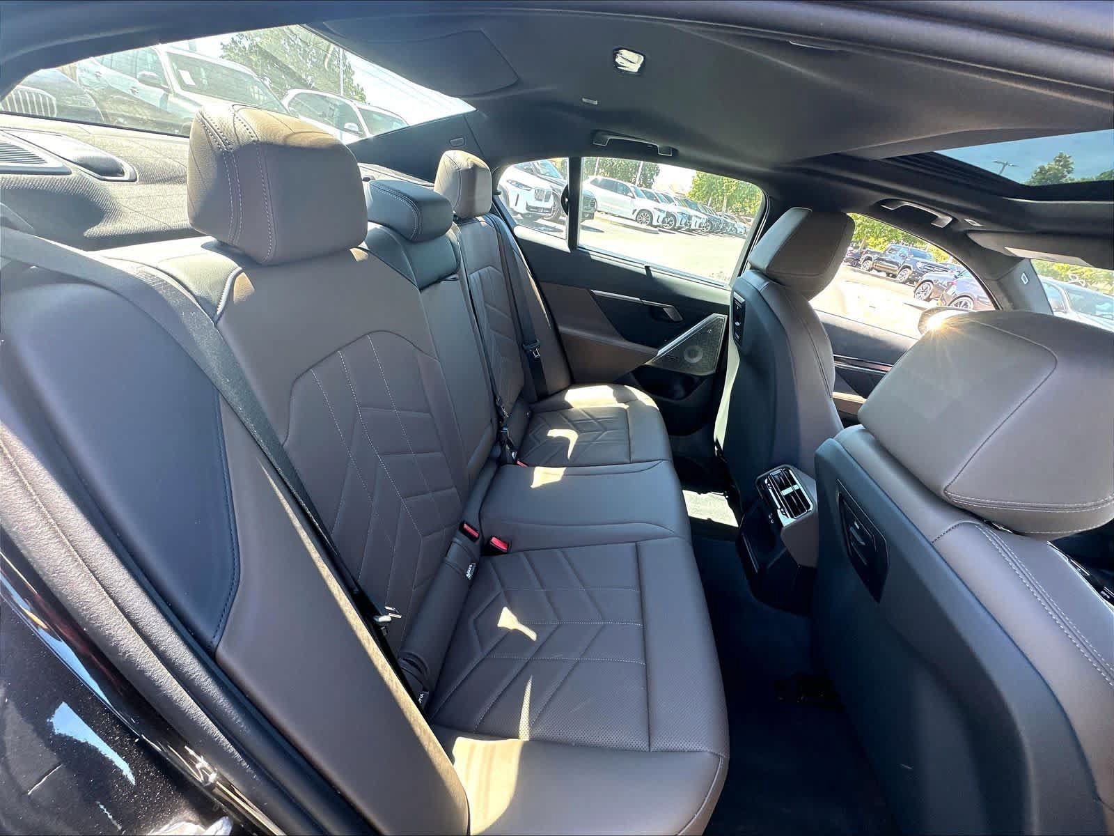 Used 2024 BMW 540i xDrive w/ Premium Package AWD/4WD image 26
