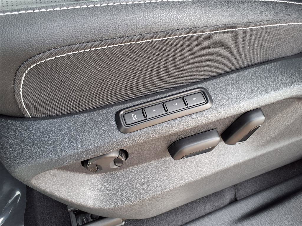 New 2026 Volkswagen Atlas Cross Sport SEL R-Line image 10